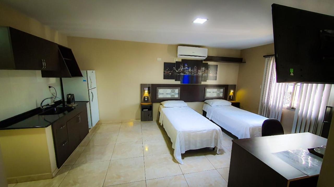 Austral Hotel Dos de Mayo 外观 照片