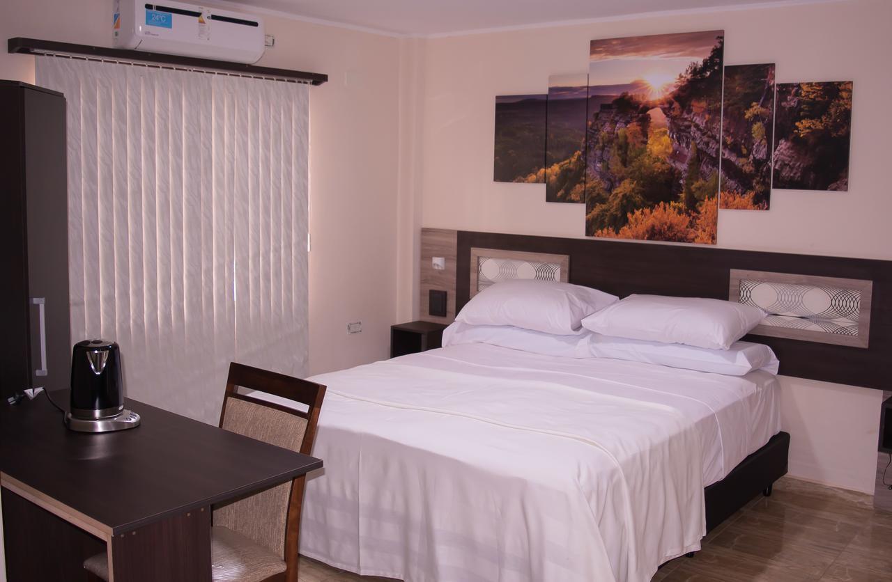 Austral Hotel Dos de Mayo 外观 照片